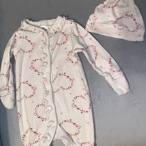 0-3m girls heart onesie & beanie